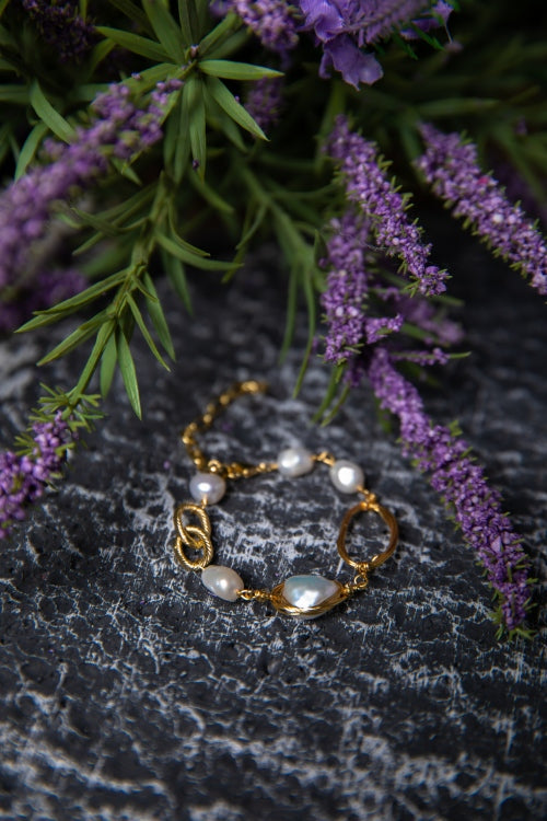 Fluid Feast | Baroque Pearl & 18K Gold Artisan Bracelet