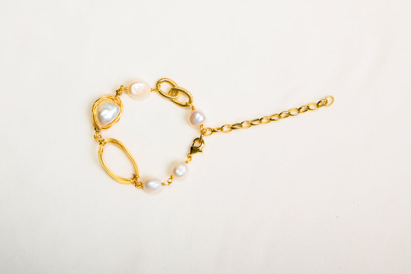 Fluid Feast | Baroque Pearl & 18K Gold Artisan Bracelet